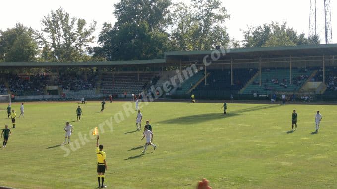 Sakaryaspor ligin ilk maçında gol olup yağdı