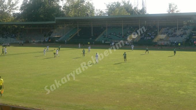 Sakaryaspor ligin ilk maçında gol olup yağdı
