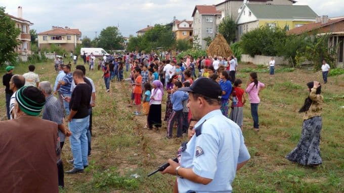 Evin çatısında çıkan yangın büyük panik yarattı