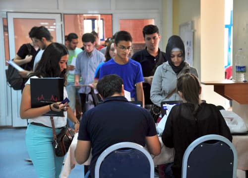 SAÜ'de 15 saniyede öğrenci kaydı yapılıyor