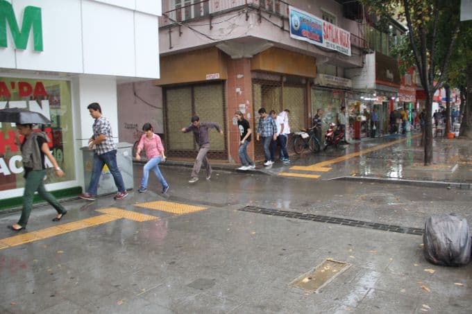 Sakaryalılar yağmura hazırlıksız yakalandı