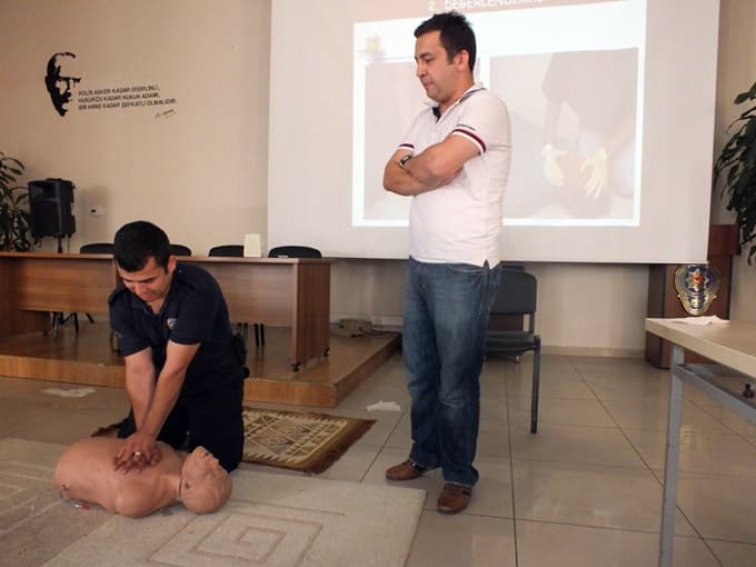Polislere, Temel İlk Yardım Eğitimi verildi