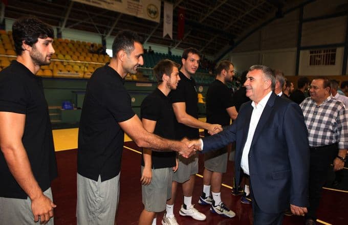 Büyükşehir basketbol takımı sezonu açtı