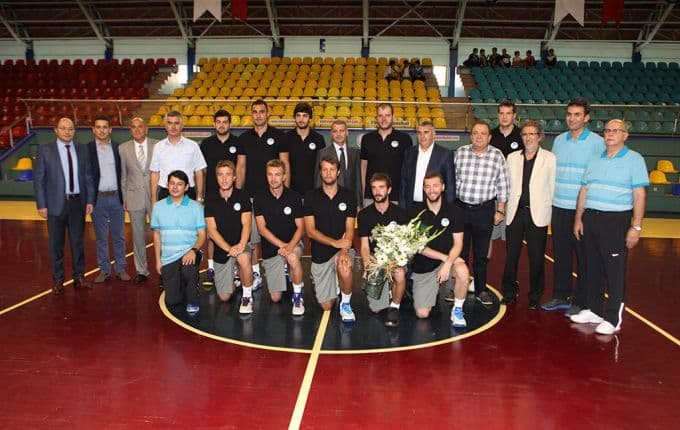 Büyükşehir basketbol takımı sezonu açtı