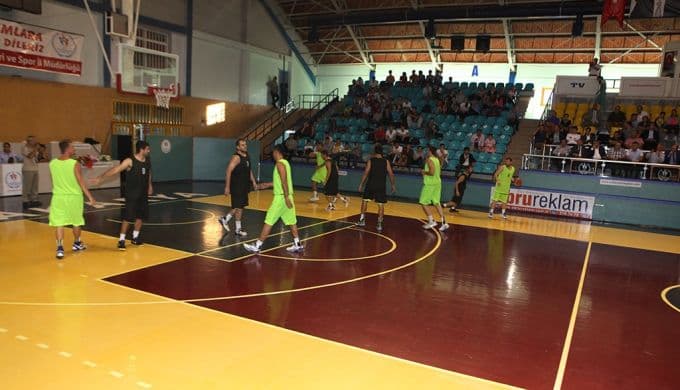 Büyükşehir basketbol takımı sezonu açtı