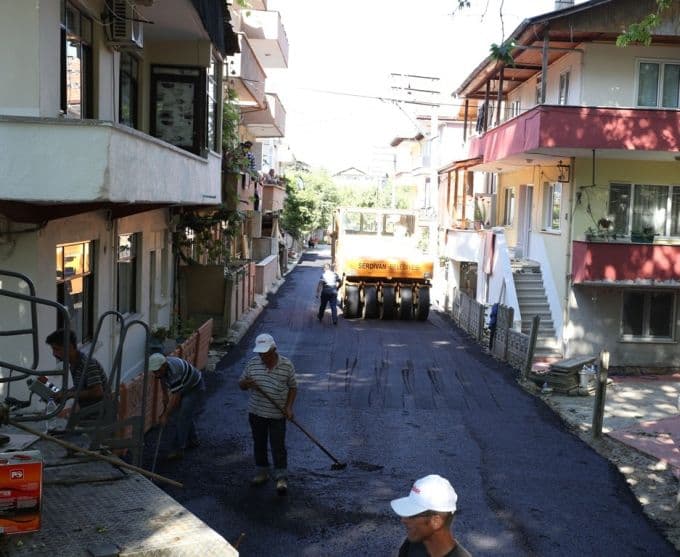 Serdivan'da yollar yenileniyor