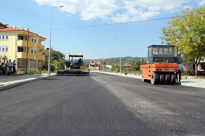 Yeni bulvarda asfalt çalışmaları başladı