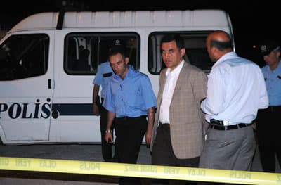 Kum Deposuna Silahlı Saldırı: 1 Ölü, 2 Yaralı
