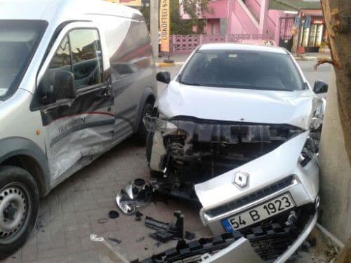 Panelvanla otomobil çarpıştı: 1 yaralı
