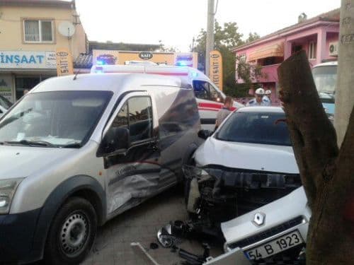 Panelvanla otomobil çarpıştı: 1 yaralı