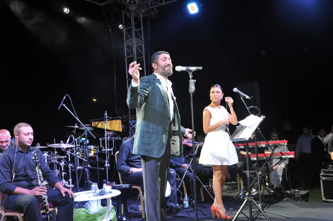 Hakan Altun, sünnet düğününde konser verdi