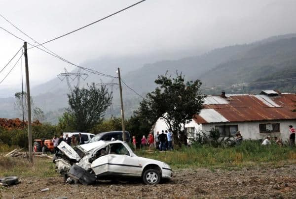 Yeğeninin cansız bedenine sarılıp ağladı