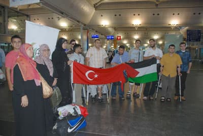 21 Filistinli Yaralı Memleketine Uğurlandı