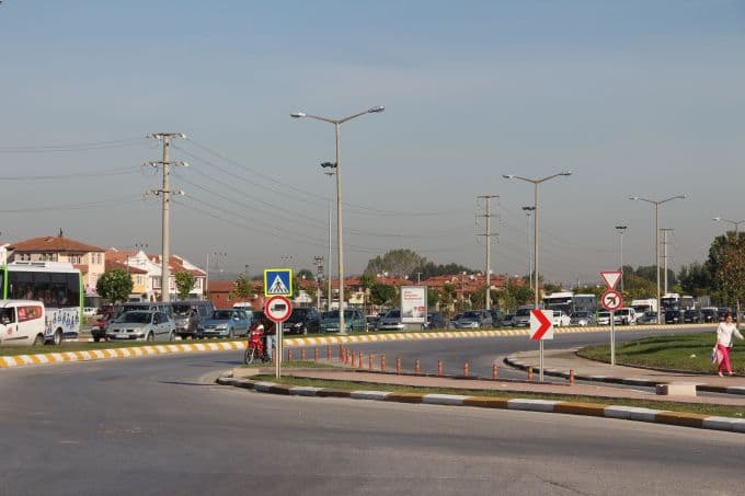 Okullar açıldı, trafik felç oldu