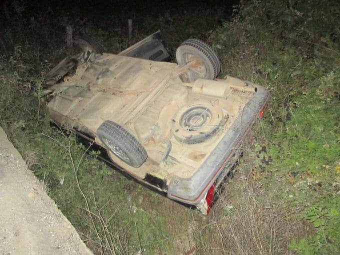 Kontrolden çıkan otomobil şarampole uçtu
