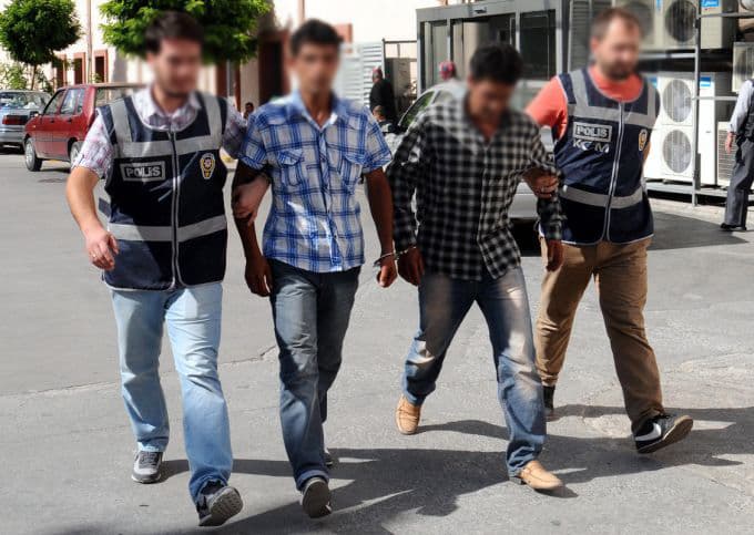 Taraklı'da uyuşturucu tacirlerine suçüstü