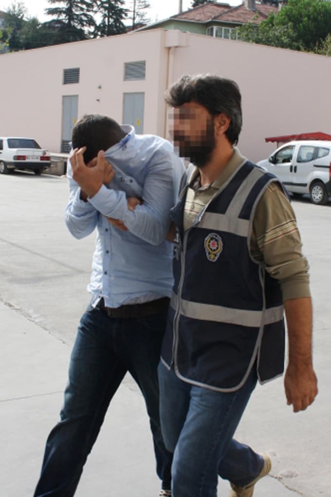 Laptop içinde eroin sevkiyatı 'yok artık' dedirtti