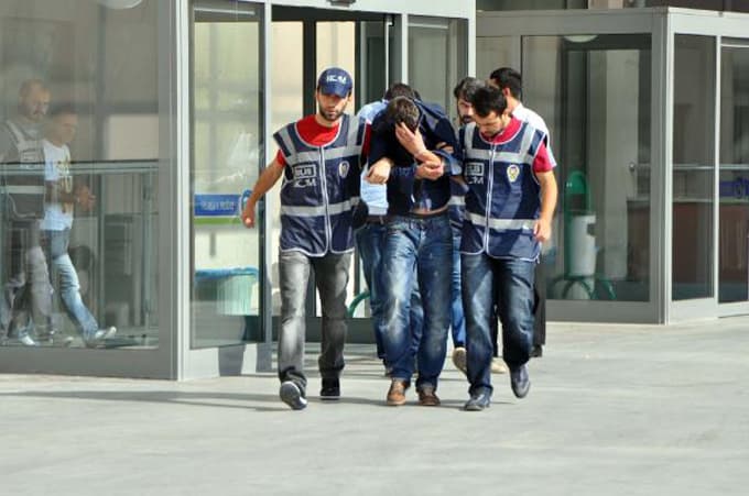 Laptop içinde eroin sevkiyatı 'yok artık' dedirtti