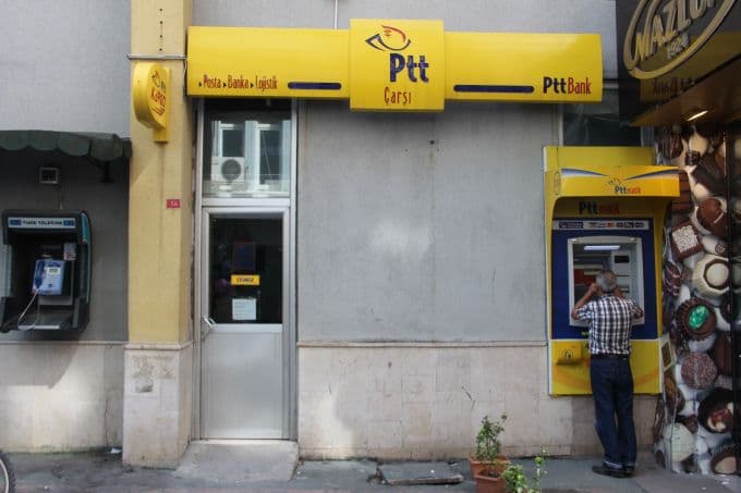 PTT sistemindeki arıza emeklileri saatlerce bekletti