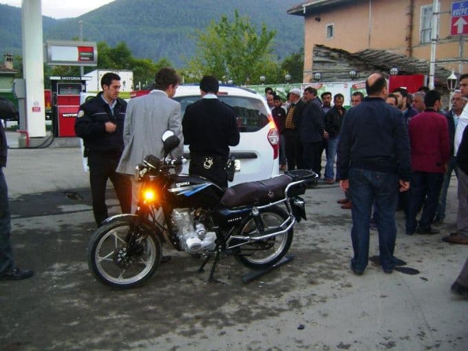 Taraklı'da motosiklet, otomobille çarpıştı