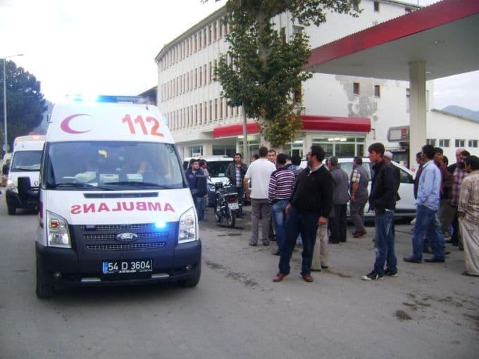 Taraklı'da motosiklet, otomobille çarpıştı