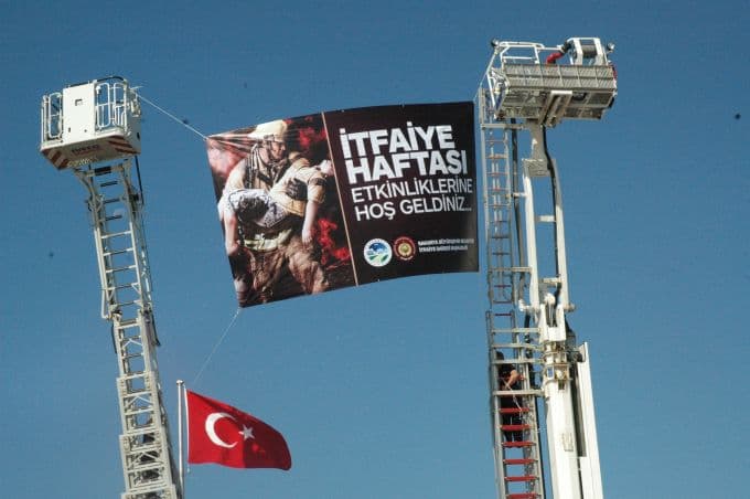 Kent Meydanı'nda gerçeğini aratmayan tatbikat