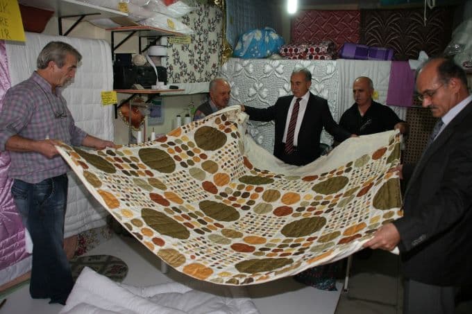 Yorganlarını tablo gibi işliyor