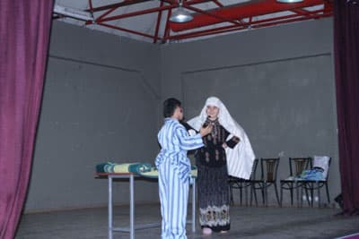 Turan, Açık Arttırmada Kazandığı Tabloyu Armağan Etti
