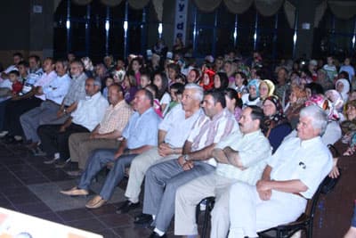 Turan, Açık Arttırmada Kazandığı Tabloyu Armağan Etti