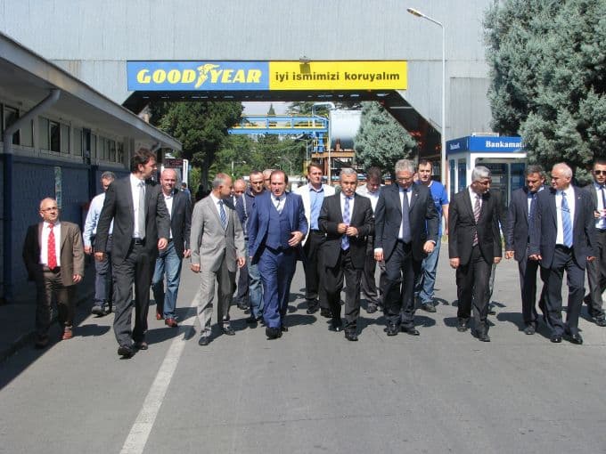 Vali Büyük, Goodyear Fabrikası'nda incelemede bulundu