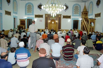 Ahmet Yesevi Cami Kandil Gecesi'nde İbadete Açıldı