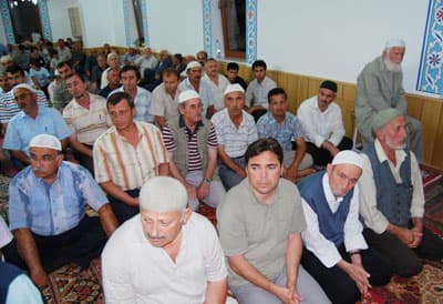 Ahmet Yesevi Cami Kandil Gecesi'nde İbadete Açıldı