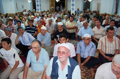 Ahmet Yesevi Cami Kandil Gecesi'nde İbadete Açıldı
