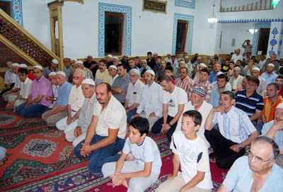 Ahmet Yesevi Cami Kandil Gecesi'nde İbadete Açıldı