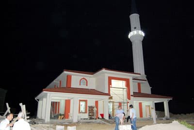 Ahmet Yesevi Cami Kandil Gecesi'nde İbadete Açıldı