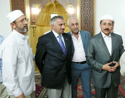 Ahmet Yesevi Cami Kandil Gecesi'nde İbadete Açıldı