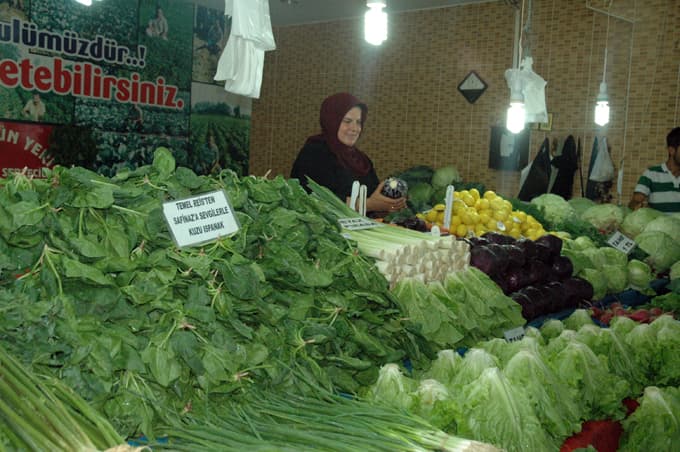 Esnafın güldüren ıspanak sloganı