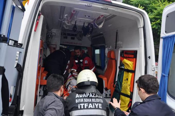 Eve gelen polisi görünce 4'üncü kattan atladı