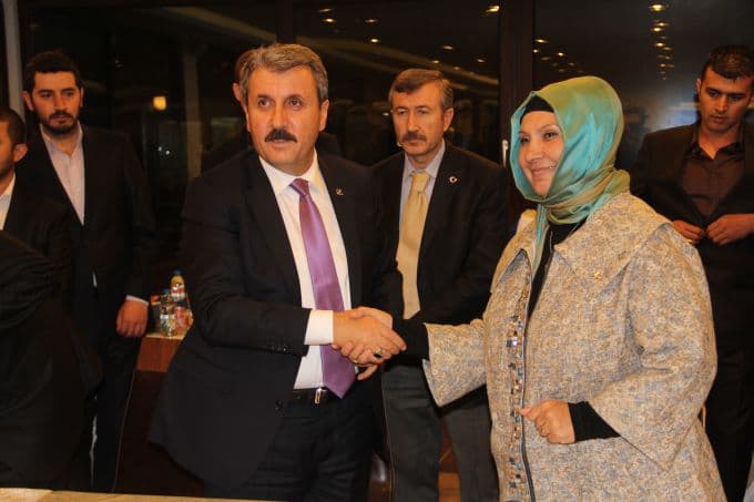 İlk başörtülü başkan adayı Adapazarı'ndan