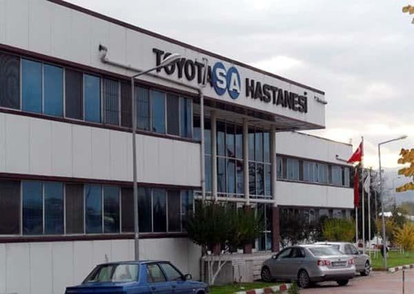 Hastanenin yangın çıkış kapısına kelepçe!