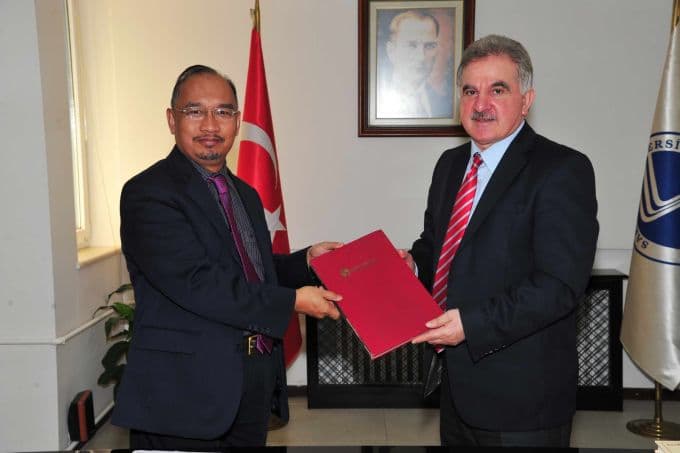 SAÜ ile Malezya'daki üniversiteler arasında işbirliği