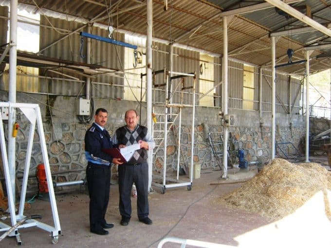 Zabıta ekiplerinden ahırlara sıkı denetim