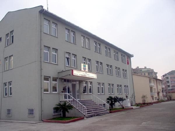 Silahını temizlemek isterken yanlışlıkla kendini vurdu