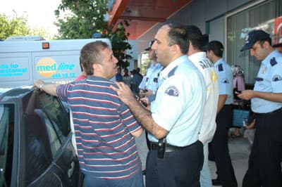 Hasta Yakınları Hastane Bastı