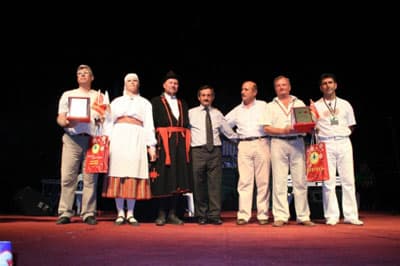 <strong><font face="verdana,geneva" size="2">FESTİVALİN MALİYETİ 65 BİN YTL</font></strong> <p><font size="2"><font face="verdana,geneva">Başkan Kaşkaş, bu yıl 5. si d&uuml;zenledikleri festivalin sanat&ccedil;ılar ve etkinlik olarak maliyetinin 65 bin YTL olduğunu a&ccedil;ıkladı. Başkan Kaşkaş, festival i&ccedil;in belediye kasasından tek kuruş para &ccedil;ıkmadığını s&ouml;yleyerek festival b&uuml;t&ccedil;esini sponsorlar aracılığıyla karşıladıklarını belirtti. Başkan Kaşkaş, Ferizlilerin festivale sahip &ccedil;ıkmaları sonucu geleneksel festivale ama&ccedil;ları siyaset yapmak isteyen bazı marjinal kesimlerce eleştiri geldiğini belirterek festival b&uuml;t&ccedil;esinin nasıl karşılandığını merak edenlerin belediyeye uğramaları halinde kendilerine sponsor listesi ve sponsorların katkılarını maddi katkılarını belirten evrakları severek verebileceklerini ifade etti. </font></font></p>