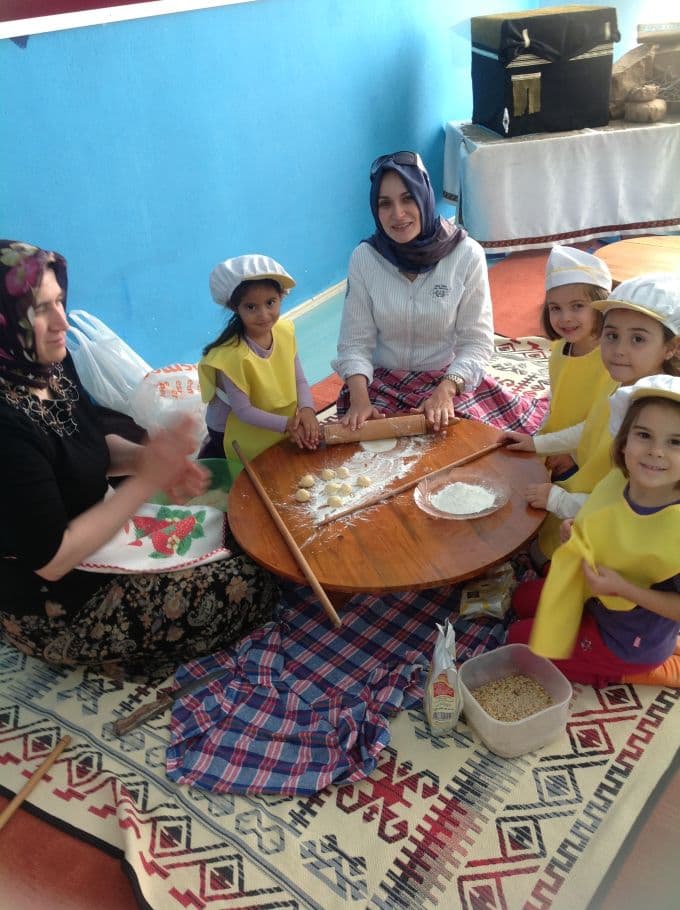 Adabilim minikleri, bayrama hazır