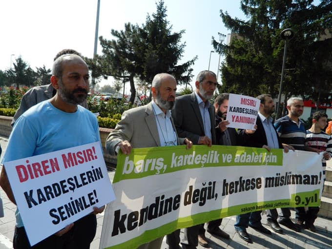 Mısır'daki darbe karşıtlarına Sakarya'dan destek