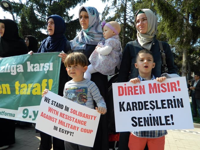 Mısır'daki darbe karşıtlarına Sakarya'dan destek