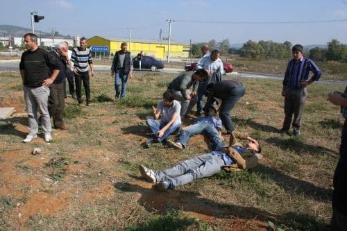 Panelvanın çarptığı otomobil takla attı