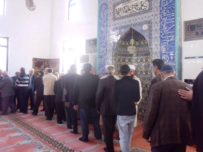 Camilerde bayramlaşmalara yoğun ilgi